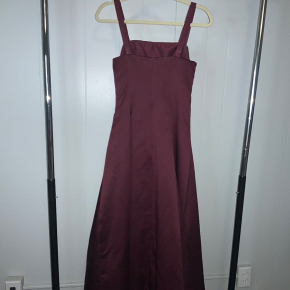 David’s Bridal burgundy satin formal prom dress 12 ruched waist boning crinoline - Picture 4 of 7